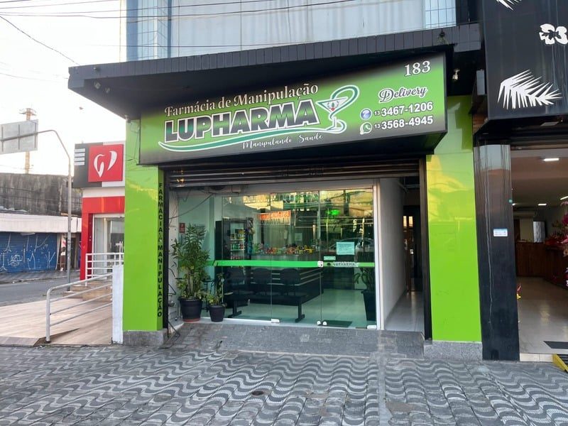Fachada da Farmácia Lupharma na Rua Ipiranga, 183